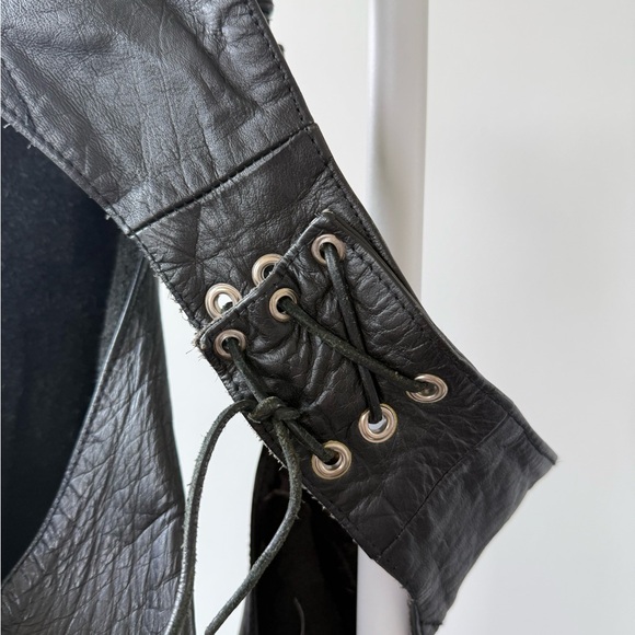 Black Leather Fringe riding chaos - Picture 2 of 4